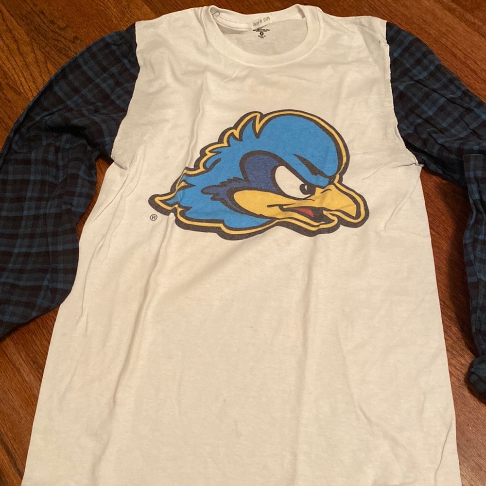 Super cute Delaware long sleeve